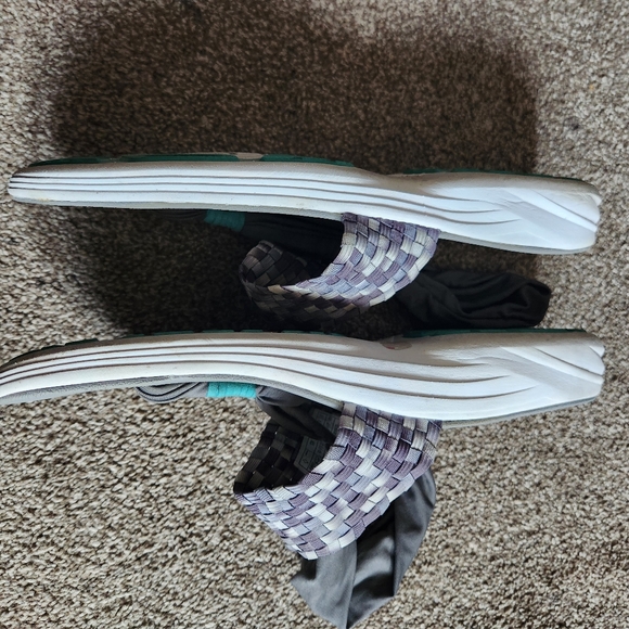 Step into Comfort and Style: Vionic Sandals - Size 11W - Picture 2 of 4